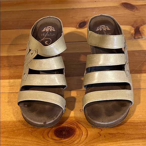 Women's Size 42 Tan Strappy Sandals - Picture 1 of 5